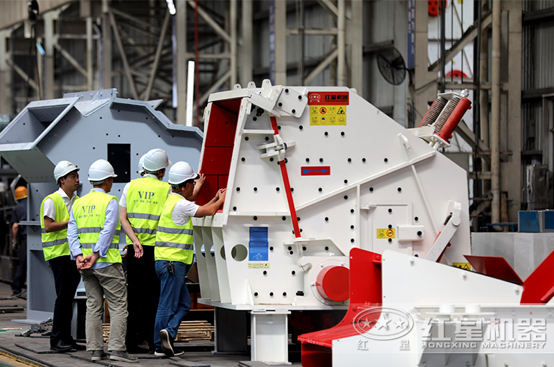 客戶實(shí)地考察反擊式破碎機(jī) 客戶實(shí)地考察反擊式破碎機(jī)