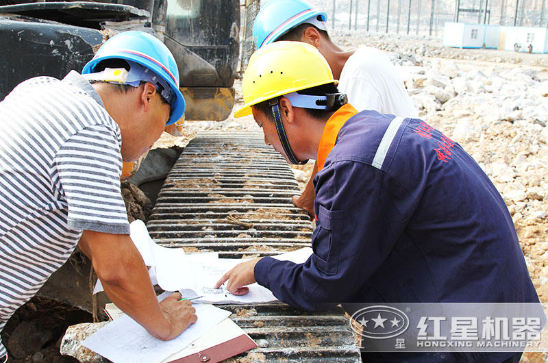 紅星機器技術(shù)人員為客戶現(xiàn)場指導(dǎo) 紅星機器技術(shù)人員為客戶現(xiàn)場指導(dǎo)