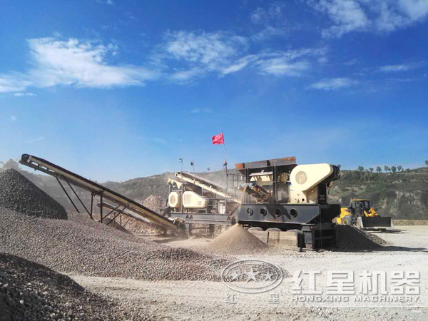 移動碎石機(jī)生產(chǎn)現(xiàn)場