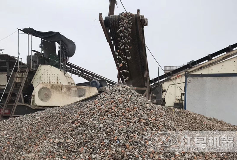 碎石機(jī)生產(chǎn)石子作業(yè)現(xiàn)場(chǎng) 碎石機(jī)生產(chǎn)石子作業(yè)現(xiàn)場(chǎng)