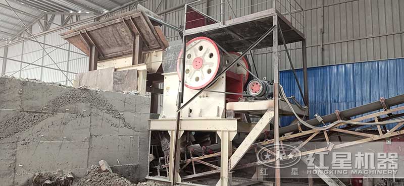 PE400顎式破碎機(jī)體積小，安裝現(xiàn)場(chǎng)