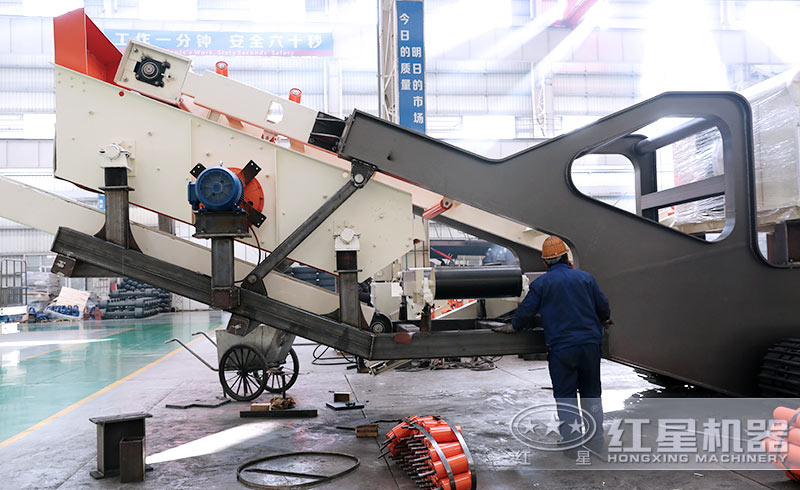 紅星移動(dòng)片石破碎機(jī)自主生產(chǎn)，節(jié)省成本