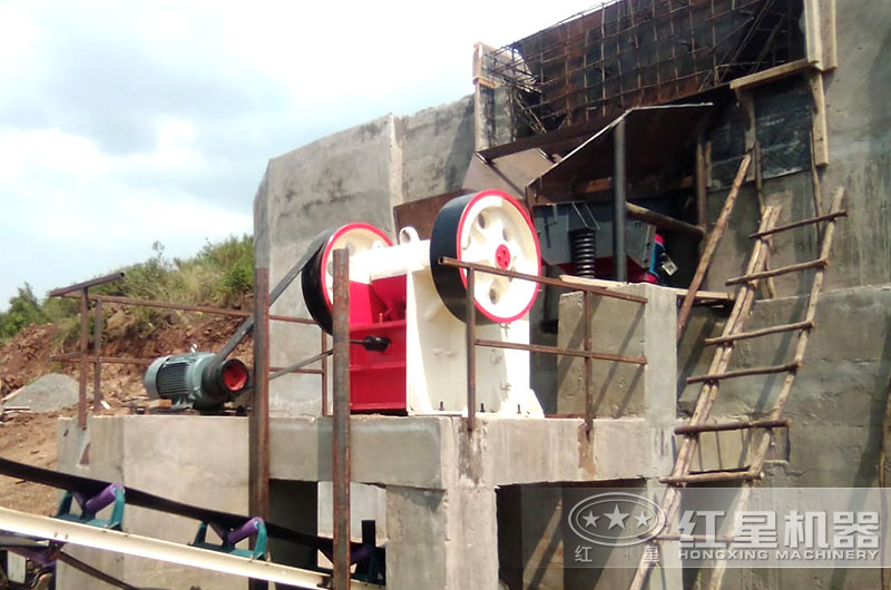 小型破碎機(jī)工作現(xiàn)場(chǎng)圖片 小型破碎機(jī)工作現(xiàn)場(chǎng)圖片