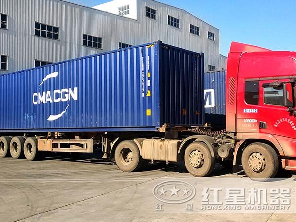 10臺顎式破石機裝車完畢發(fā)貨內(nèi)蒙古