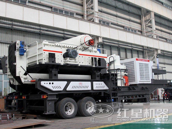 安裝圓錐破碎機(jī)的小型移動(dòng)石子破碎機(jī)