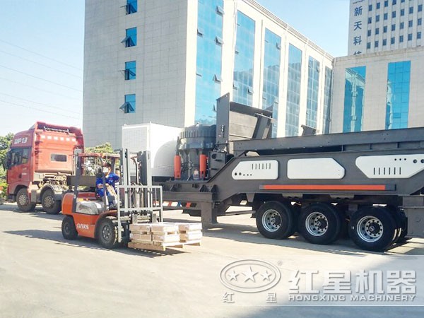 車載圓錐破碎機(jī)可直接開往現(xiàn)場(chǎng) 車載圓錐破碎機(jī)可直接開往現(xiàn)場(chǎng)