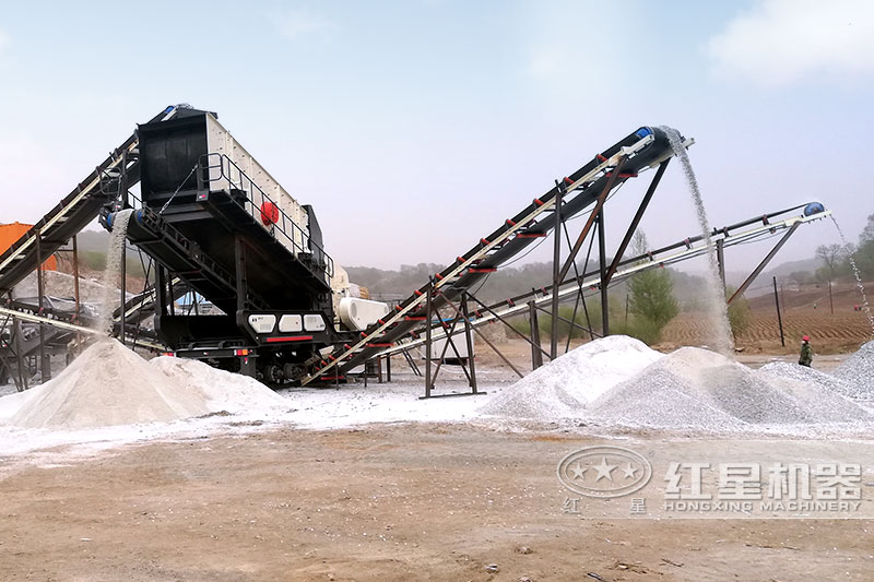 小型移動制砂機作業(yè)現(xiàn)場圖