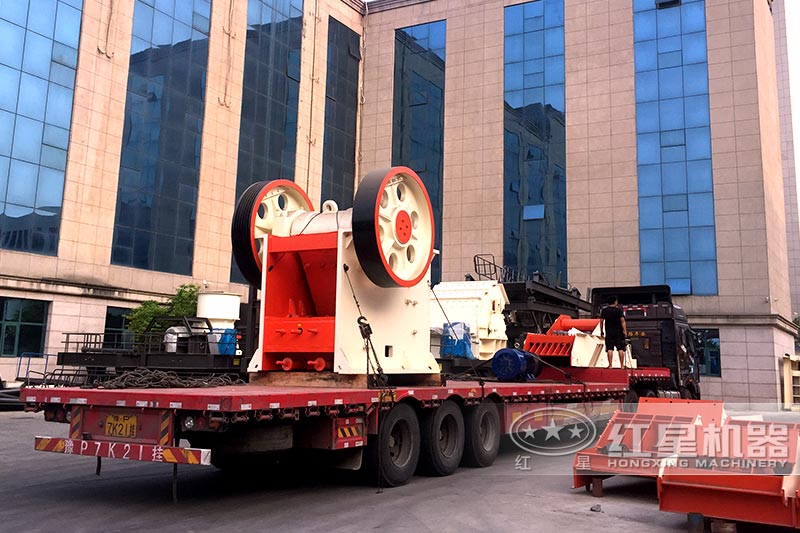 石頭破碎機(jī)車(chē)間發(fā)貨圖