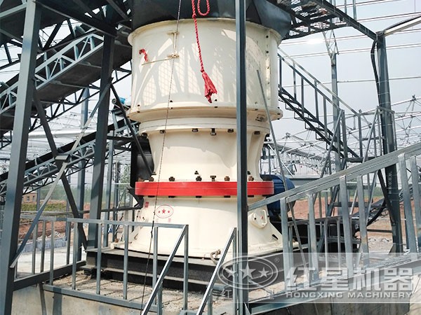 單缸圓錐破碎機(jī)作業(yè)現(xiàn)場(chǎng) 單缸圓錐破碎機(jī)作業(yè)現(xiàn)場(chǎng)