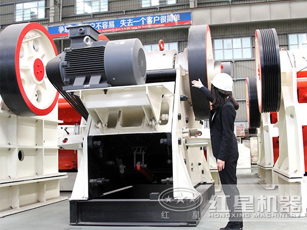 小型粗碎機(jī)內(nèi)部深腔展示 小型粗碎機(jī)內(nèi)部深腔展示