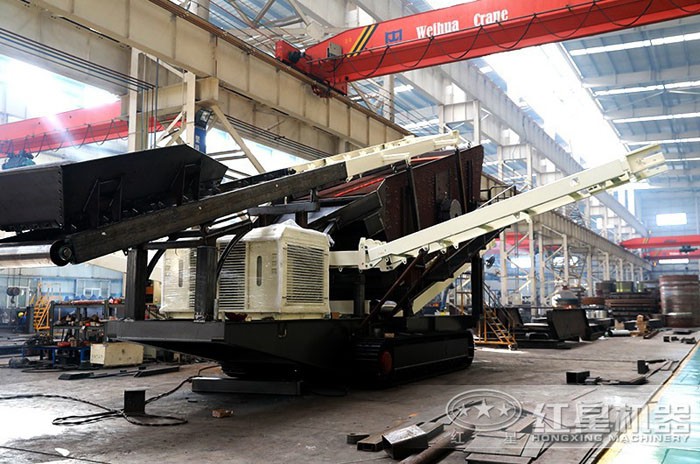移動石頭破碎機(jī)車間生產(chǎn)中 移動石頭破碎機(jī)車間生產(chǎn)中