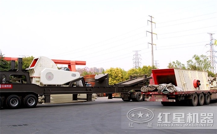 移動(dòng)大型錘破碎站發(fā)貨 移動(dòng)大型錘破碎站發(fā)貨