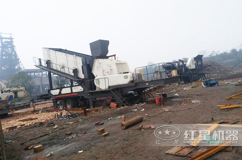 移動(dòng)式建筑垃圾破碎站現(xiàn)場