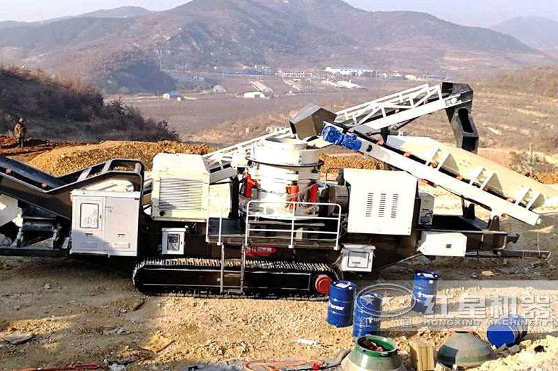 移動圓錐破+振動篩，生產(chǎn)現(xiàn)場
