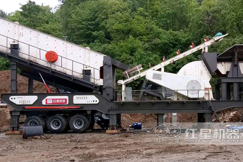 移動重錘破+給料機，生產(chǎn)現(xiàn)場