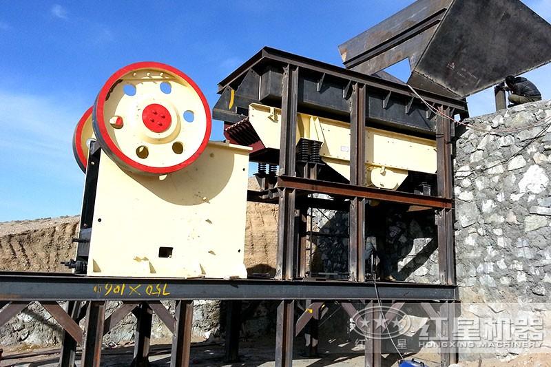 山東打石頭現(xiàn)場(chǎng)，配置紅星機(jī)器的打石頭機(jī)效能高