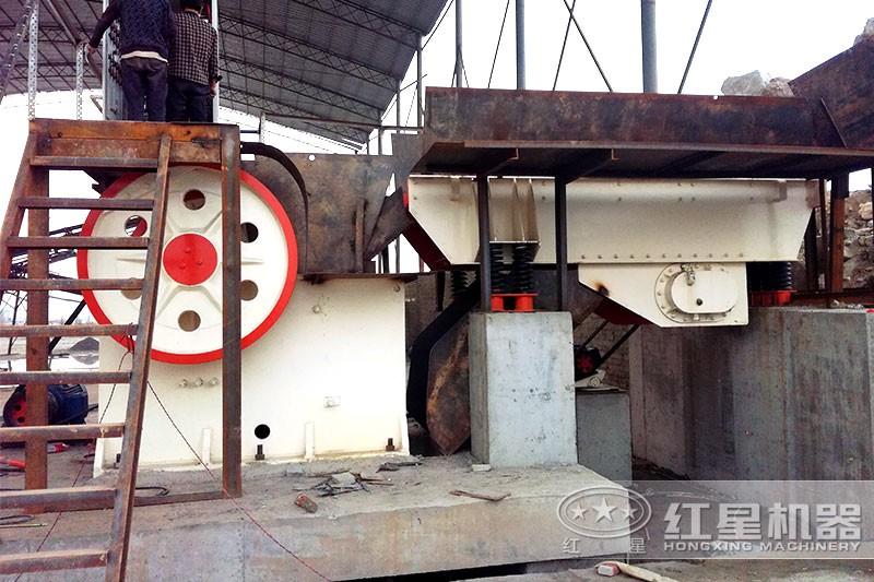 廣西采石場(chǎng)配置紅星機(jī)器的打石頭機(jī)器，更環(huán)保
