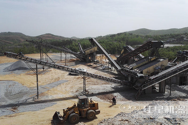 大型砂石骨料生產線現場 大型砂石骨料生產線現場