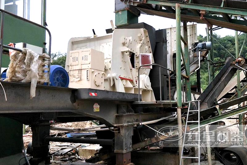 移動石子機(jī)現(xiàn)場展示 移動石子機(jī)現(xiàn)場展示