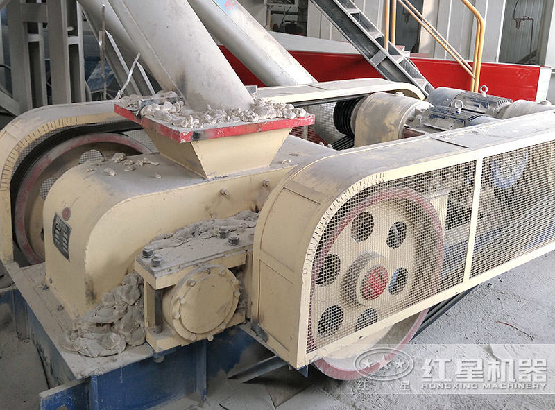 水泥對(duì)輥破碎機(jī)客戶現(xiàn)場