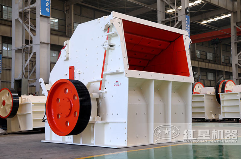 反擊式破碎機，轉(zhuǎn)子較大的轉(zhuǎn)動慣量