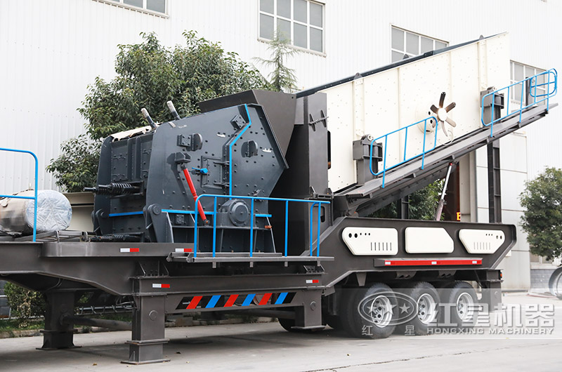 輪胎式移動(dòng)反擊破碎石機(jī)，價(jià)格便宜效益高