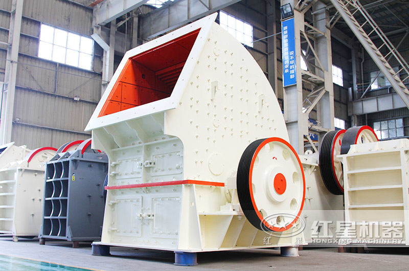大型重錘式破碎機(jī)，破碎生石灰一次成型