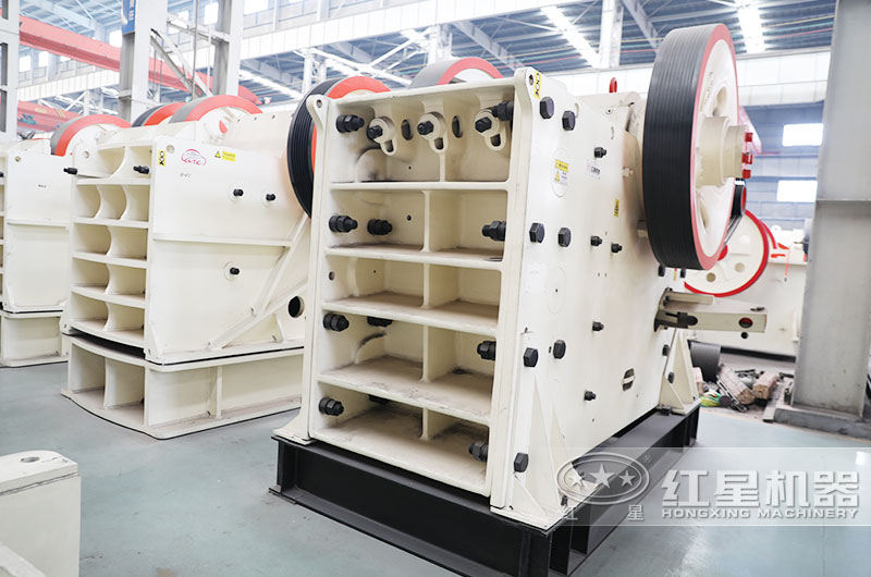 花崗巖粗碎設(shè)備，鄂式破碎機