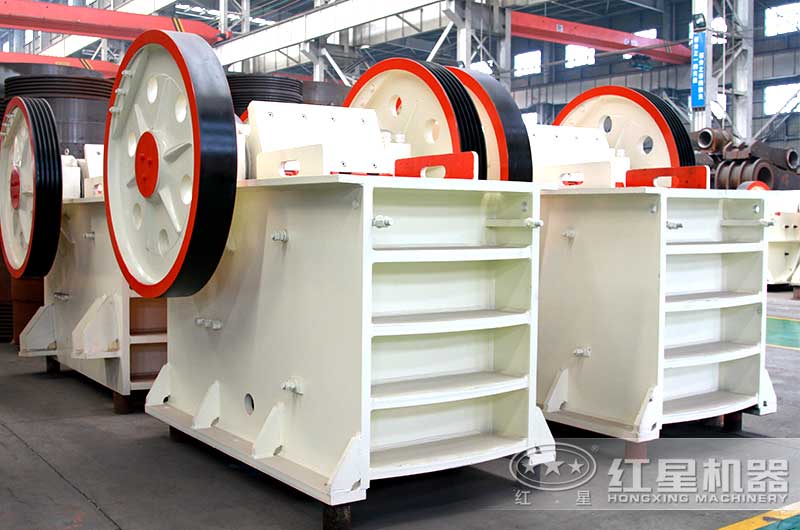 PE鄂式破石機(jī)，設(shè)計(jì)簡(jiǎn)單，運(yùn)行穩(wěn)定