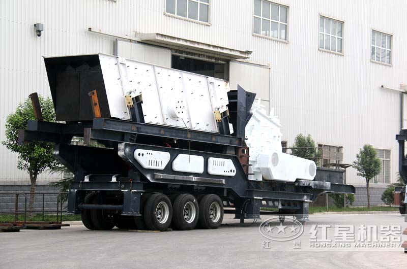 移動(dòng)反擊式破碎站，上圖