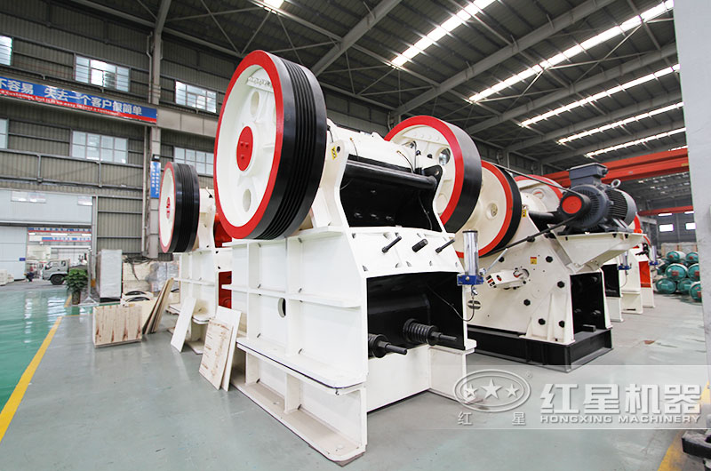 鄂式破碎機，產(chǎn)量1-2200t/h，耐磨抗沖擊