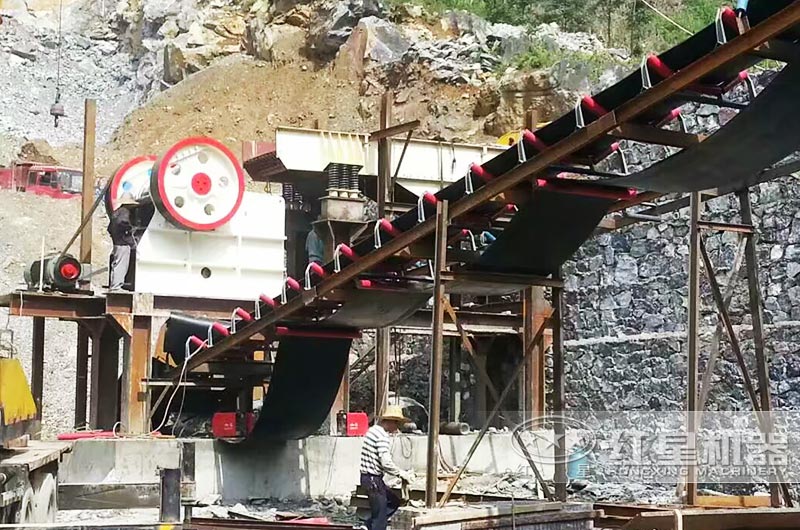 顎式破碎機(jī)現(xiàn)場(chǎng)