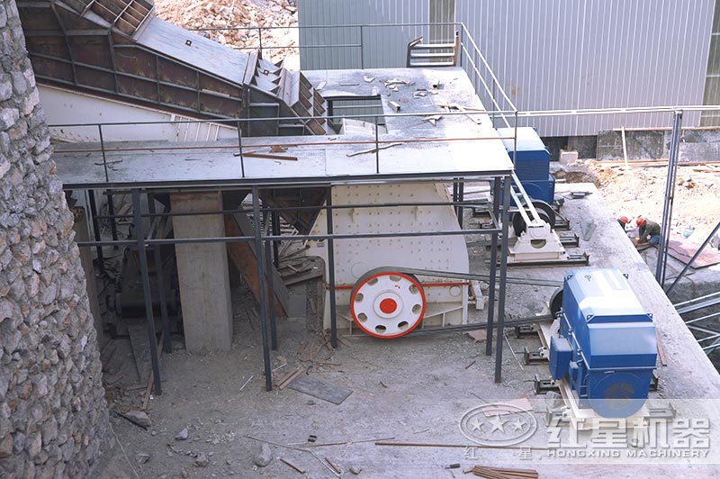 砂石生產(chǎn)現(xiàn)場(chǎng)-錘破