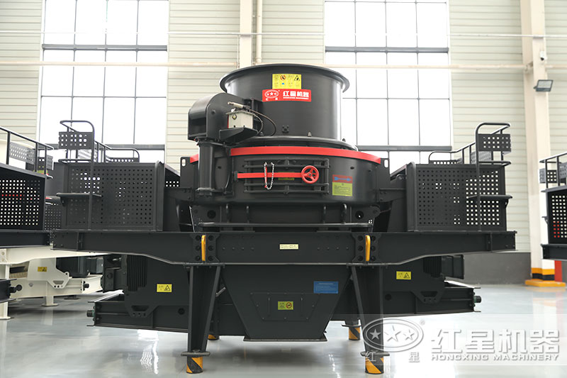 細(xì)碎制砂機(jī)出料粒形好，級(jí)配連續(xù)